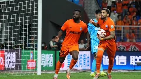 甘薇分享深夜加班照，自曝成办公室最后离场者略显担忧